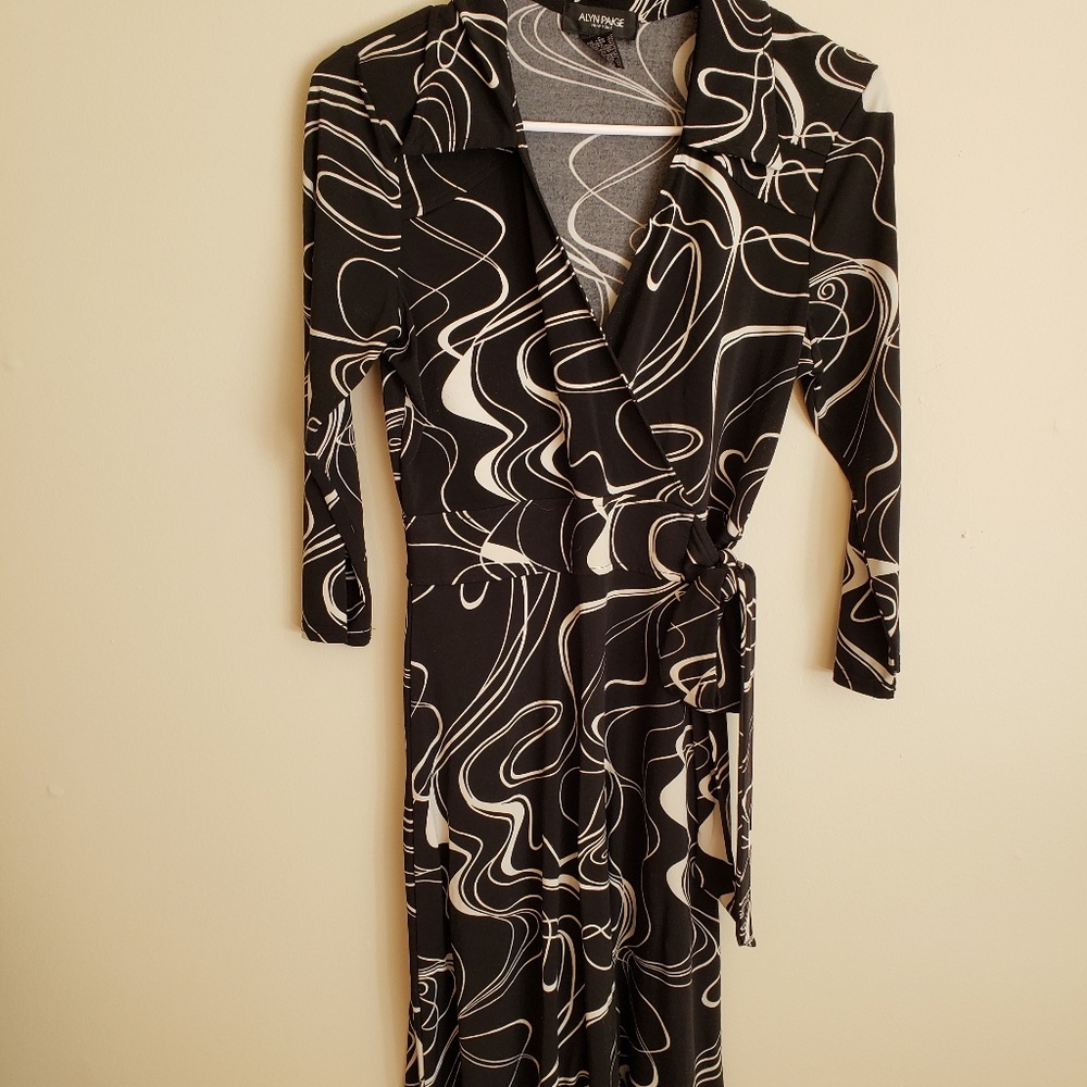 Small Alyn Page black and white dress